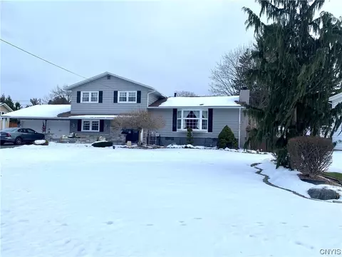 303 Colony Park Dr, Salina, NY 13088