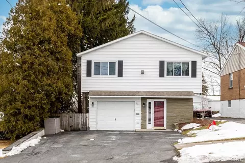 171 Clover Ridge Dr, Syracuse, NY 13206