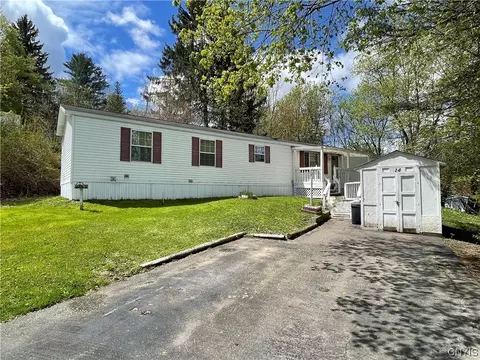14 Penguin Dr, Cortlandville, NY 13045