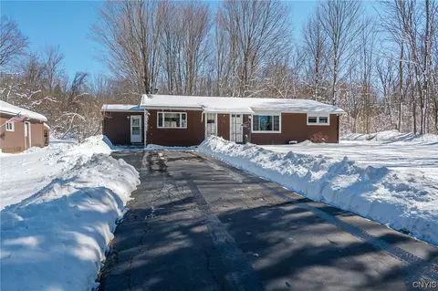 8952 Plainville Rd, Lysander, NY 13027