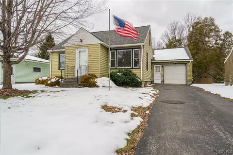 105 Yager Dr, Salina, NY 13088