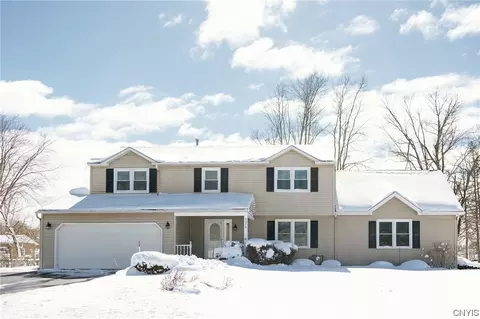 6070 Laramie Ln, Cicero, NY 13039