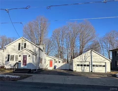 9 2nd St, Camden, NY 13316