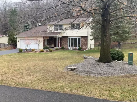 403 Standish Dr, Syracuse, NY 13224