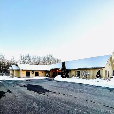 9701 Caughdenoy Rd, Brewerton, NY 13029