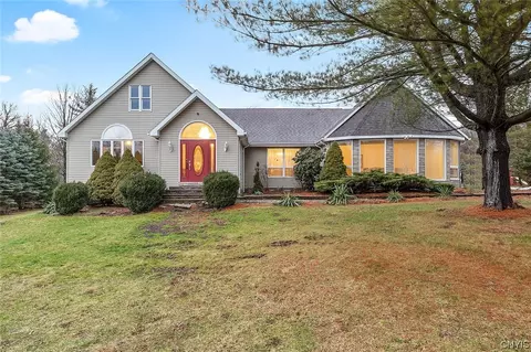 3833 Howlett Hill Rd, Onondaga, NY 13215