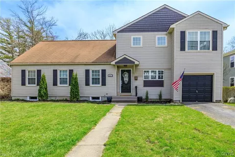 211 Ambergate Rd, Syracuse, NY 13214
