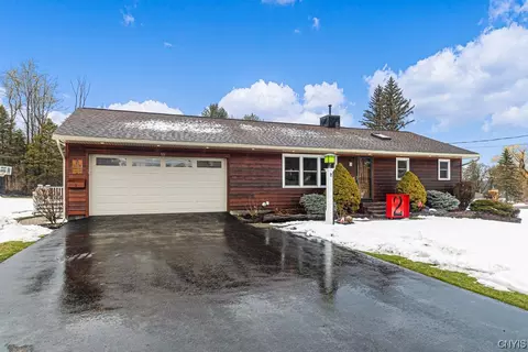2 Twyndom, New Hartford, NY 13413