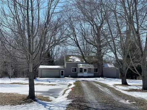 2810 Swallow Rd, Oneida, NY 13421