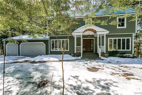 91 Little Canada Rd, Central Square, NY 13036
