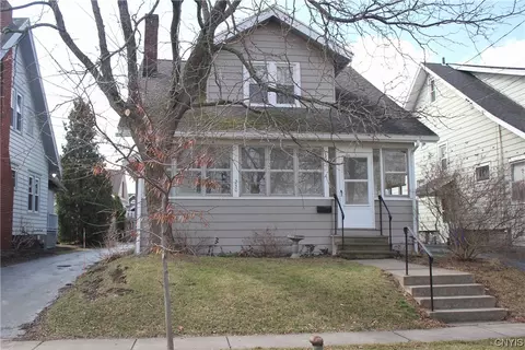 230 Roxbury Rd, Syracuse, NY 13206