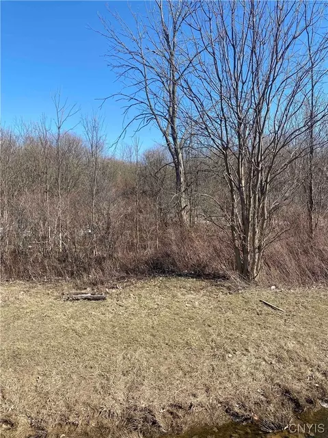 1080 Day Rd E, Lockport Town, NY 14094
