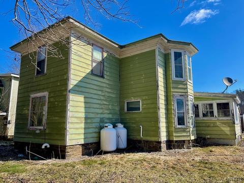 34 Stewart St, Pulaski, NY 13142