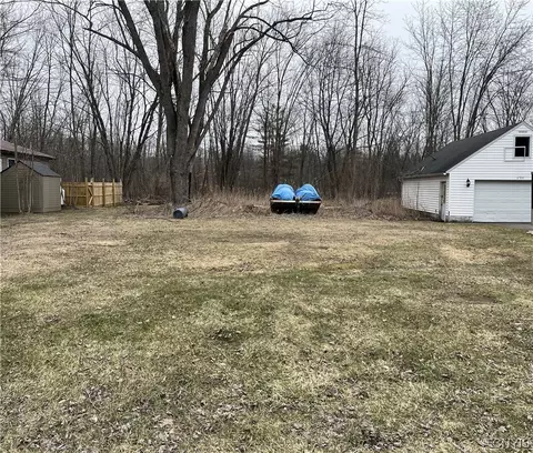 2337 Lake Shore Dr, Vienna, NY 13308