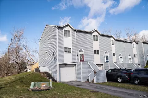 101 Iron Oak Cir, Salina, NY 13088