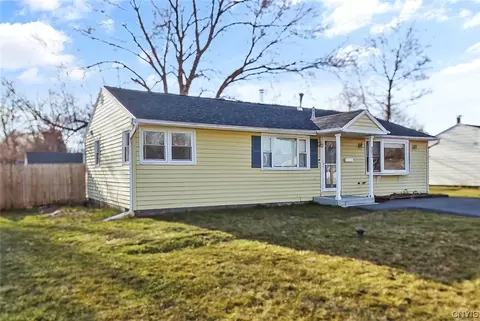 102 Marian Dr, Salina, NY 13211