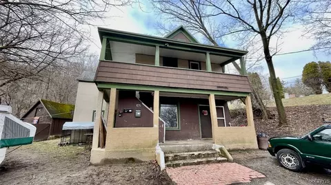 105 Palmer Ln, Syracuse, NY 13207