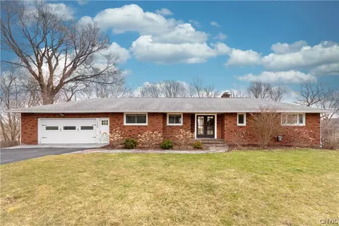 106 Dunlap Dr, Syracuse, NY 13214