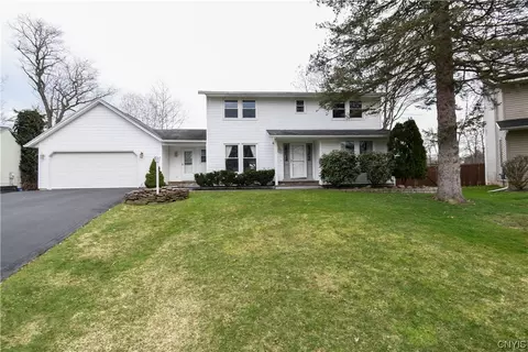 3931 Pawnee Dr, Salina, NY 13090