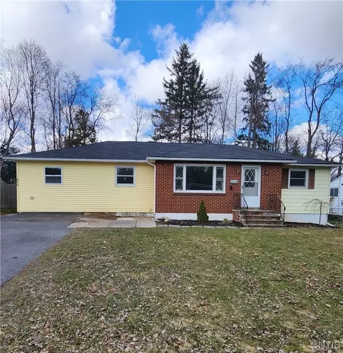 313 Wells Ave E, North Syracuse, NY 13212