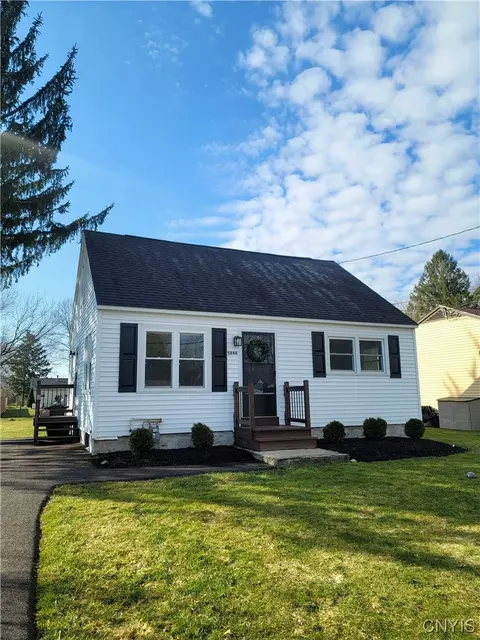 5848 Reis Dr, Cicero, NY 13039