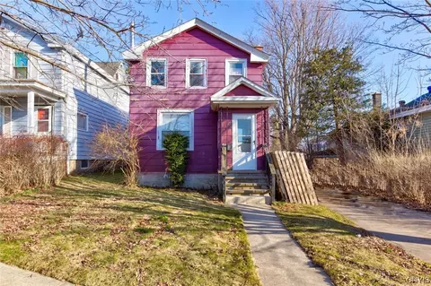 8 Cochran St, Oswego, NY 13126