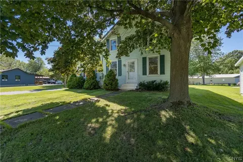 291 Bay St, Cape Vincent, NY 13618
