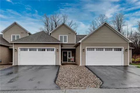 4525 Lauder Ln, Skaneateles, NY 13152