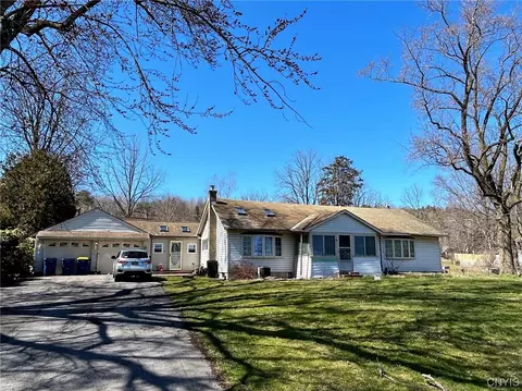4137 Westshore Manor Rd, Lafayette, NY 13078