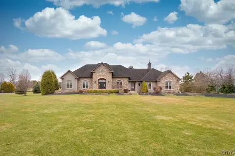 4009 Old Stone Ln, Camillus, NY 13031