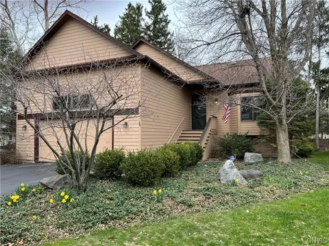 36 Nursery Ln, Syracuse, NY 13210