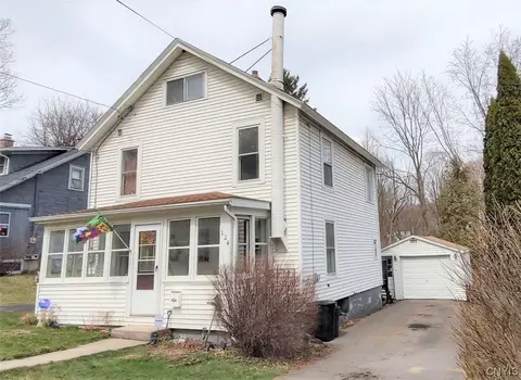 124 Maple Dr, Camillus, NY 13031