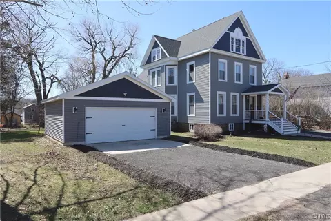 57 Lake St, Pulaski, NY 13142