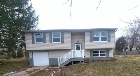 4257 Barnside Ln, Clay, NY 13041