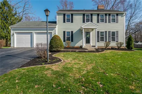 3936 Cloverfield Cir, Salina, NY 13090