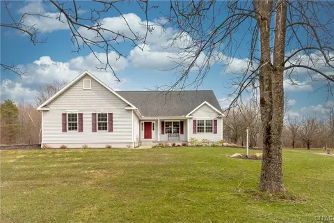 14 Town Line Rd, Schroeppel, NY 13069