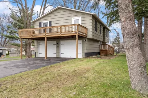 6906 Larkin St, Salina, NY 13088