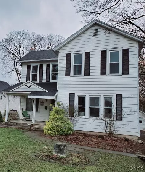33 Lake Ave, Auburn, NY 13021