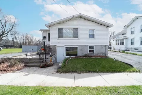 112 E 2nd St, East Syracuse, NY 13057