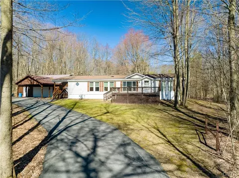42 Stoney Robbey Rd, Granby, NY 13069
