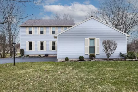 5014 Chesapeake Dr, Syracuse, NY 13212