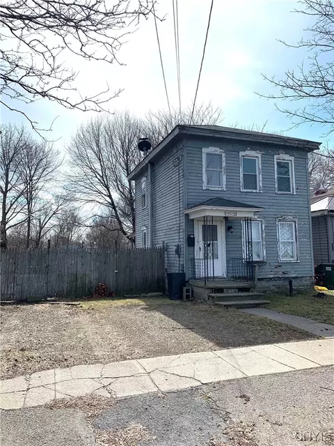 12 Mercer St, Oswego, NY 13126
