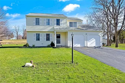 7091 Wimbleton Ct, East Syracuse, NY 13057