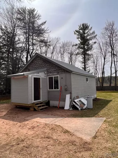 18 Ellen St, Bernhards Bay, NY 13028