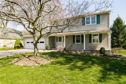 7504 Woodstream, Syracuse, NY 13212