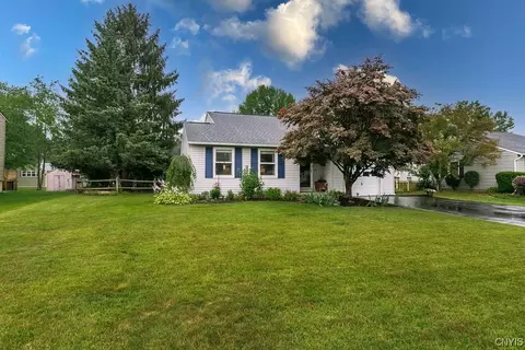 107 Colchester Rd, Minoa, NY 13116