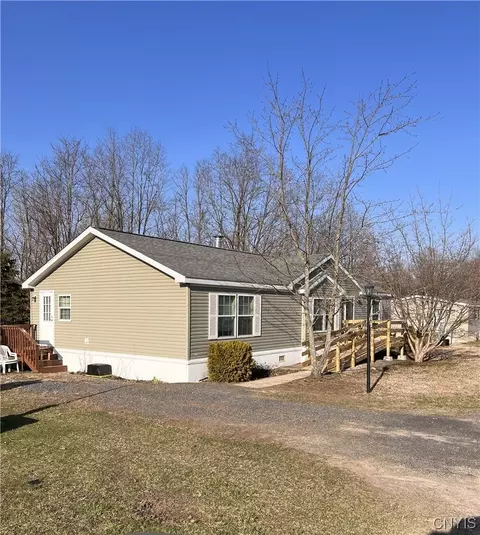 121 Cedarwood, Granby, NY 13069