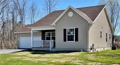 15 Merrimac St, New Hartford, NY 13413