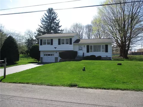 220 Clark Ln, Camillus, NY 13031
