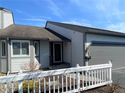 113 Midlake Cir, East Syracuse, NY 13057